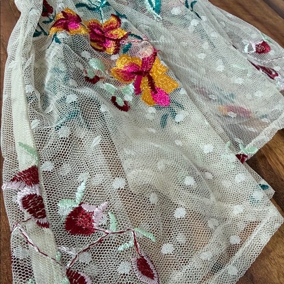 Umgee Floral Sheer Embroidered Blouse sz Small - Picture 7 of 11